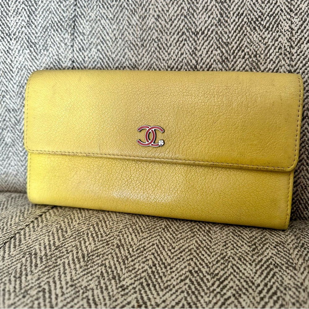 🦚HP🦚 Vintage Chanel Limited Edition Lucky Clover Zip Wallet